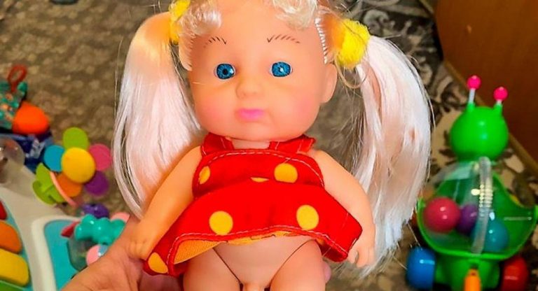 Αγόρασαν κούκλα και είδαν ότι είχε… πέος – Έγινε πανικός στα social media…