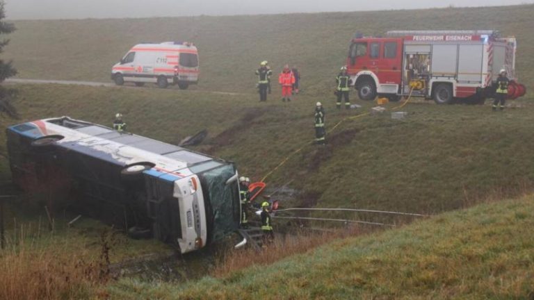 Ανείπωτη τραγωδία: Σχολικό λεωφορείο έπεσε σε πλαγιά – Νεκρά δύο παιδιά