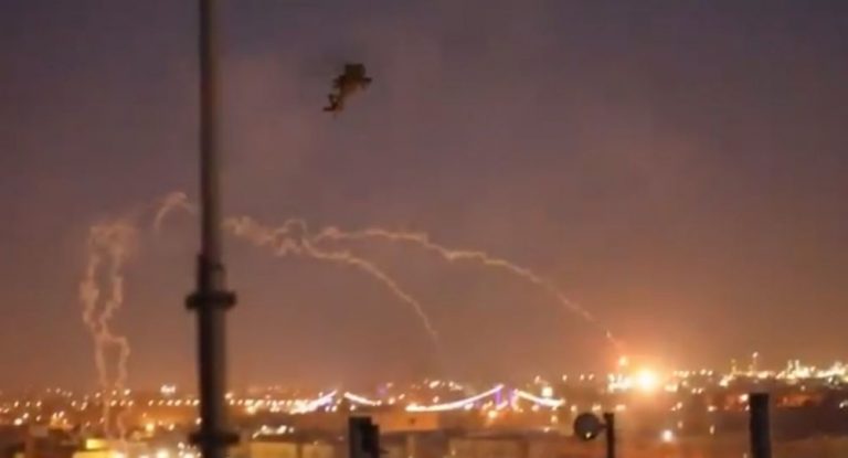 Βαγδάτη: Νέα αεροπορική επίθεση σε αυτοκινητοπομπή με έξι νεκρούς