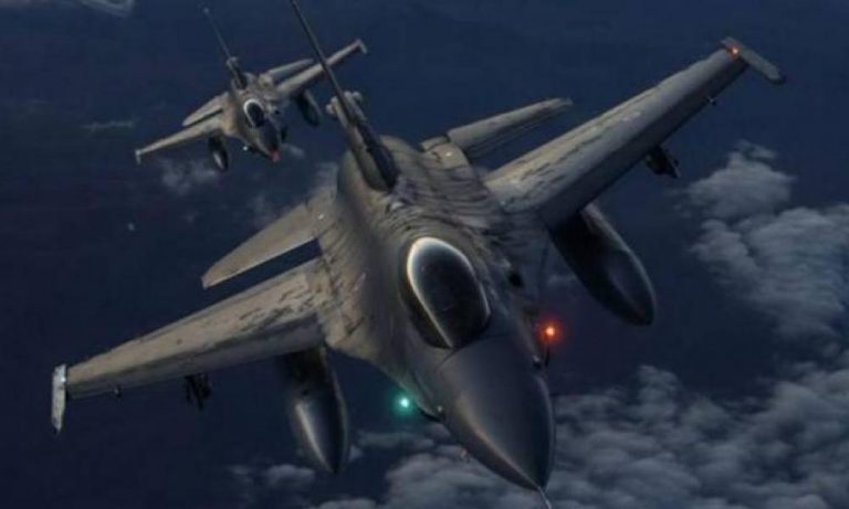 Ούτε πόλεμο να είχαμε: 32 oπλισμένα F-16 απογείωσε το ΑΤΑ για να μπλοκάρει τα Τούρκικα
