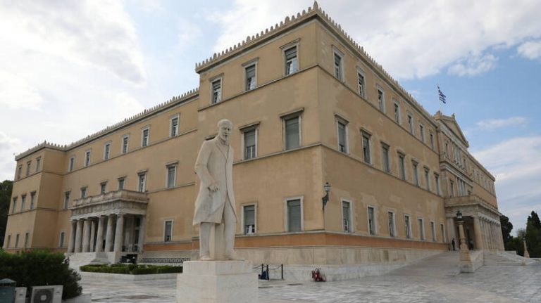 Κοροναϊός: Πληροφορίες για δύο ύποπτα κρούσματα στη Βουλή