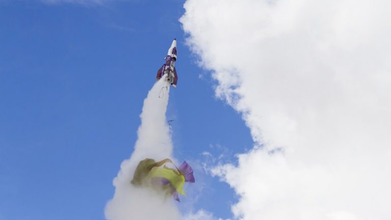 Σκοτώθηκε ο «Mad» Mike: Εκτοξεύθηκε με αυτοσχέδιο πύραυλο για να δει αν η Γη είναι επίπεδη