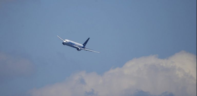 Τρόμος πάνω από τη Ρόδο: Αεροπλάνο δεν μπόρεσε να προσγειωθεί λόγω καιρού