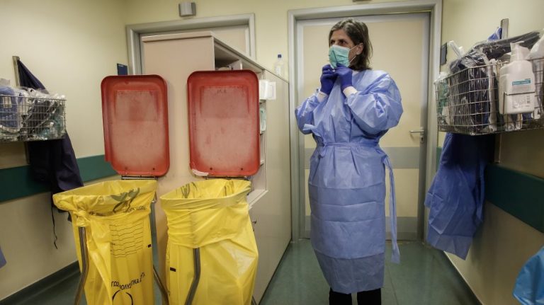 Kορωνοϊός: Ασκηση προσομοίωσης στο «Αττικόν» για πιθανό κρούσμα