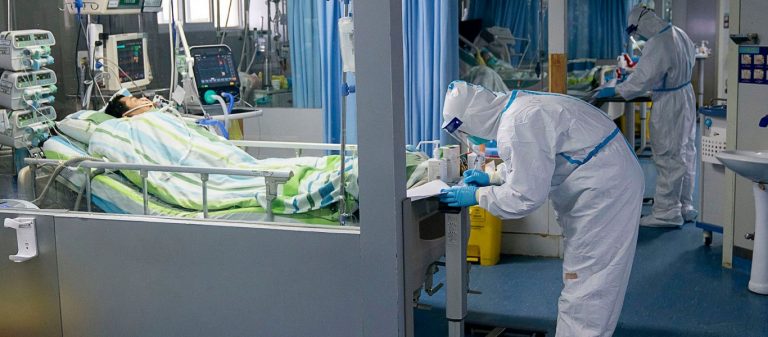 Φιλικό πρόσωπο της 40χρονης φορέα του κορωνοϊού εσπευσμένα στο Αττικόν λόγω αδιαθεσίας