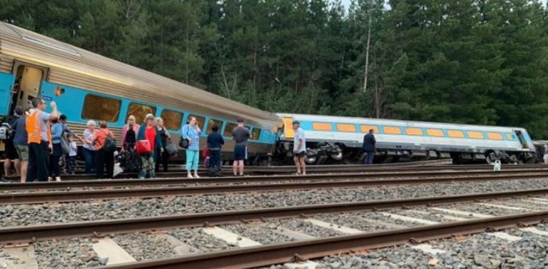 Πανικός στην Αυστραλία: Επιχείρηση απεγκλωβισμού από εκτροχιασμένο τρένο