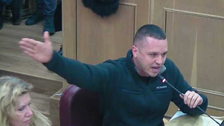 ΛΟΓΩ ΤΩΝ ΑΠΟΚΡΙΩΝ