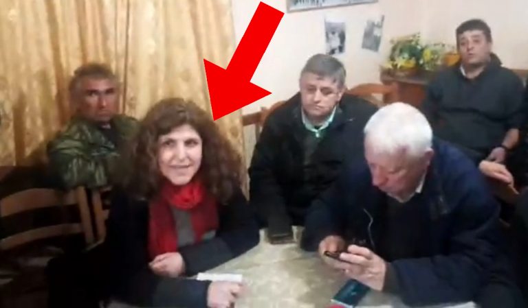 ΔΕΝ ΘΑ ΤΟ ΠΙΣΤΕΥΕΙΣ! ΠΩΣ ΑΠΟΚΑΛΟΥΝ ΤΟΥΣ Λ@ΘΡΟΜΕΤΑΝΑΣΤΕΣ ΚΑΤΟΙΚΟΙ ΤΗΣ ΜΟΡΙΑΣ ΤΗΝ ΩΡΑ ΠΟΥ ΟΙ ΛΑΘΡΟΕΙΣΒΟΛΕΙΣ ΠΑΡΑΛΙΓΟ ΝΑ ΠΕΡΑΣΟΥΝ ΠΑΝΩ ΑΠΟ ΤΟ ΧΩΡΙΟ ΤΟΥΣ – Η ΚΥΡΙΑ ΠΟΥ ΒΛΕΠΕΤΕ ΤΟΥΣ ΕΔΩΣΕ ΟΜΩΣ ΤΗΝ ΚΑΛΥΤΕΡΗ ΑΠΑΝΤΗΣΗ!