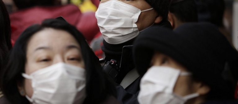 Κορωνοϊός: Τρόμος στην Βρετανία – Η πρώτη μολυσμένη ασθενής πήγε στο νοσοκομείο με… ταξί!