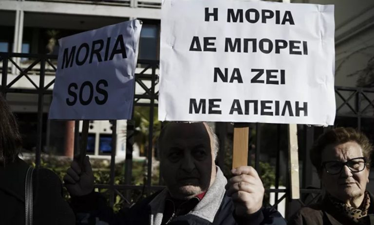 Μεταναστευτικό: Συνελεύσεις, μπλόκα και διαμαρτυρίες λίγο πριν φτάσουν οι μπουλντόζες στα νησιά