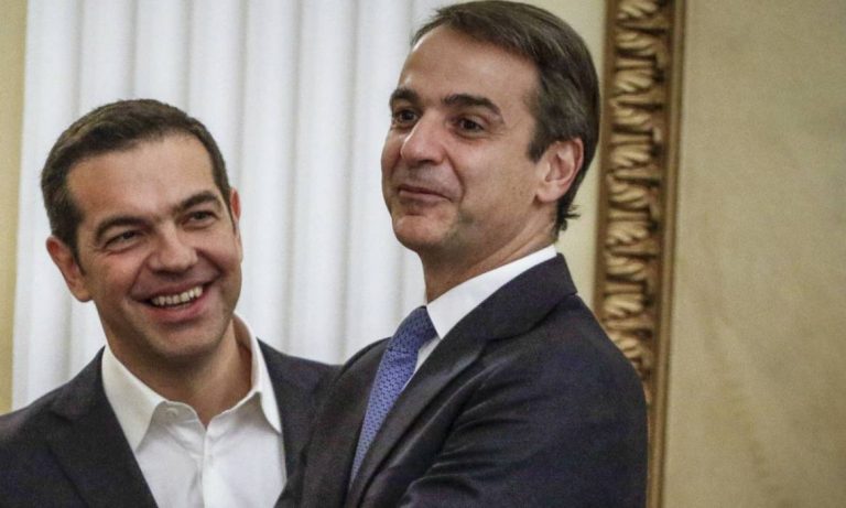 Καθένας τους υποσκάπτει τα τελευταία λείψανα της εξουσίας