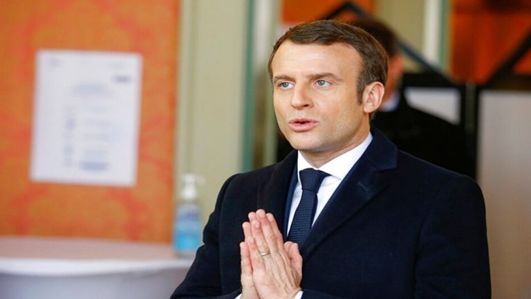 O κορωνοϊός στέλνει πλέον στην εντατική και 30άρηδες και 40άρηδες – Διάγγελμα Μακρόν – Παρόμοιες διαπιστώσεις και από Ιταλία