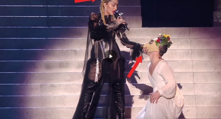 Η πόρνη της Βαβυλώνας Μαντονα σου έδειξε την κορόνα ενα χρόνο πριν συμβεί