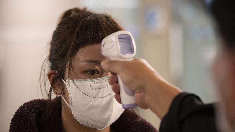 ΤΣΙΠΑΚΙ ‘Η ΕΜΒΟΛΙΑΣΜΟ ΣΤΗΝ ΕΝΤΩΠΙΣΗ ΤΟΥ ΚΟΡΩΝΑΙΟΥ;