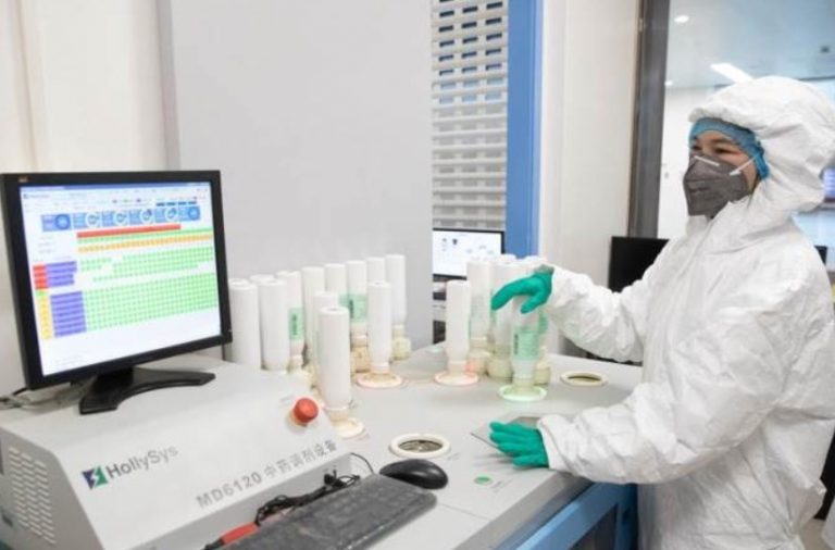 Κινέζοι επιστήμονες: Σε νέο τύπο εξελίχθηκε το αρχικό στέλεχος του κορονοϊού, μεταδίδονται και τα δύο