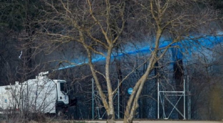 Έβρος: Ο «Αίας» εκτοξεύει μπλε μπογιά στους μετανάστες για να εντοπίζονται πιο εύκολα