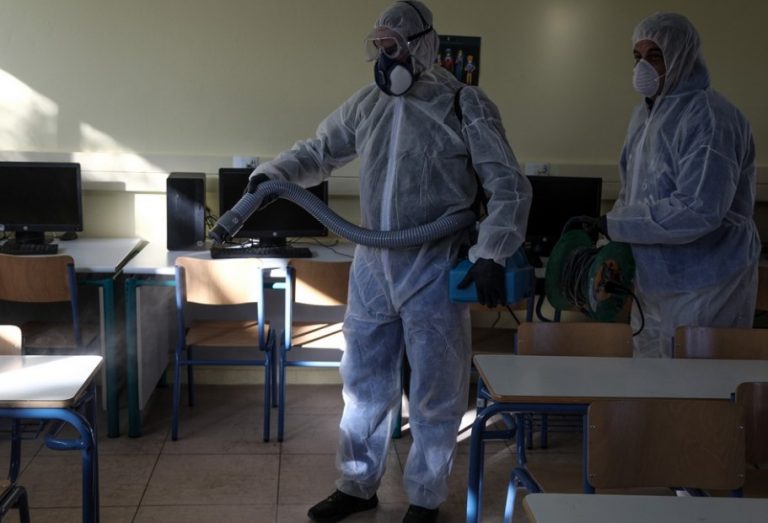 Κορονοϊός: Πότε ανοίγουν τα σχολεία στη χώρα – Αντίστροφη μέτρηση για τις ανακοινώσεις