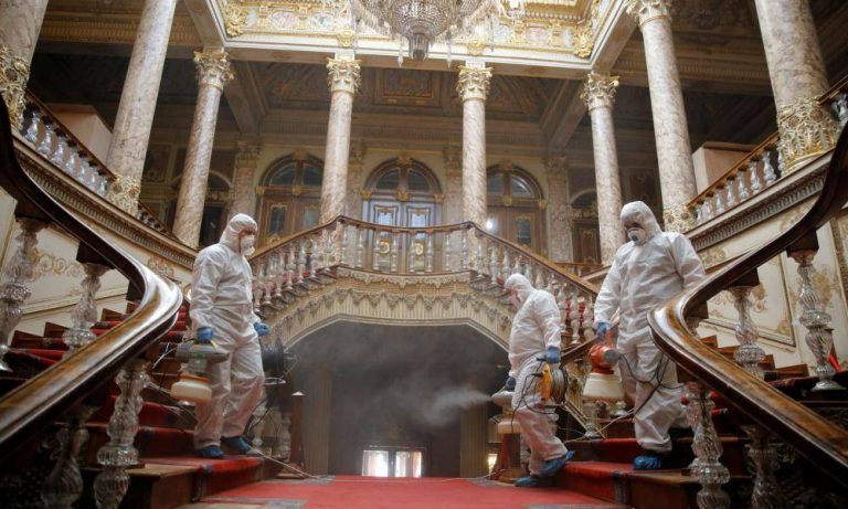 Οικονομικό κραχ στην Τουρκία: Ο Ερντογάν αναζητά επειγόντως 100 δισ.-Συνωστίζονται στα μαγαζιά για τρόφιμα οι Τούρκοι……