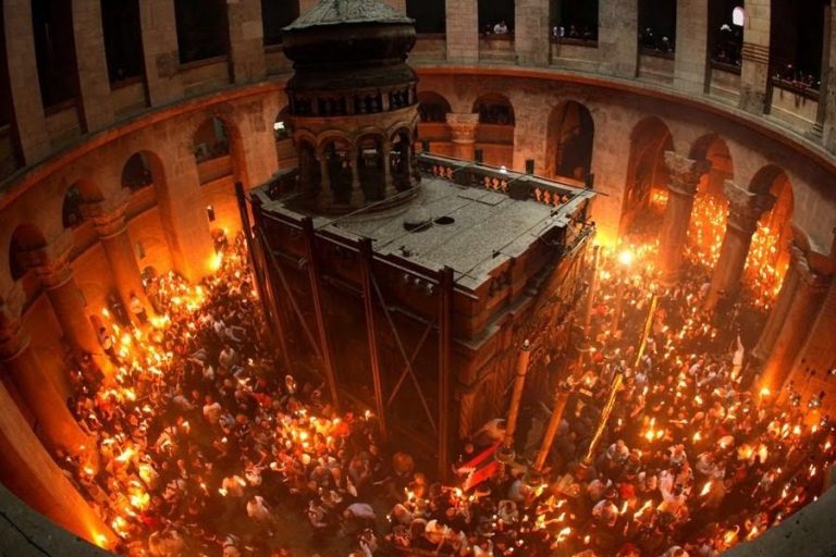 Το Αγιο Φως θα φτάσει στην Αθήνα και δεν θα πάει πουθενά