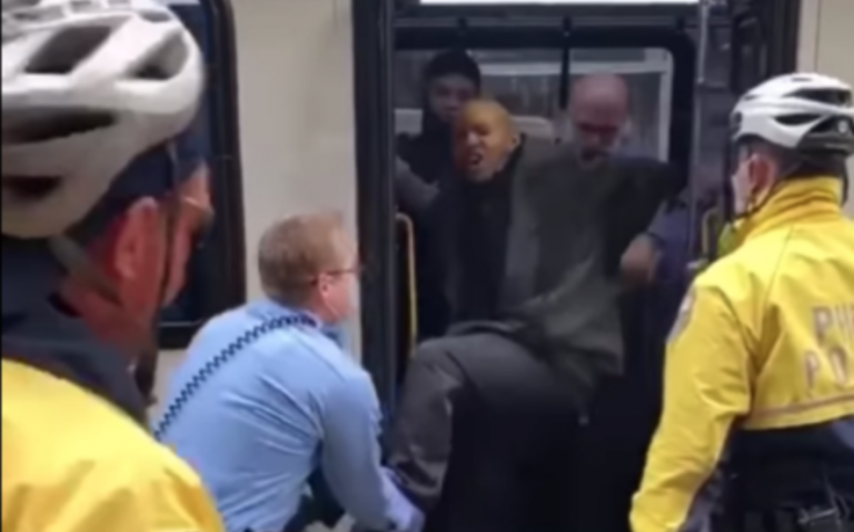 «Βιολογικοί τρομοκράτες»! Έτσι συλλαμβάνουν όσους δεν συμμορφώνονται – ΒΙΝΤΕΟ προπομπός όσων θα γίνουν