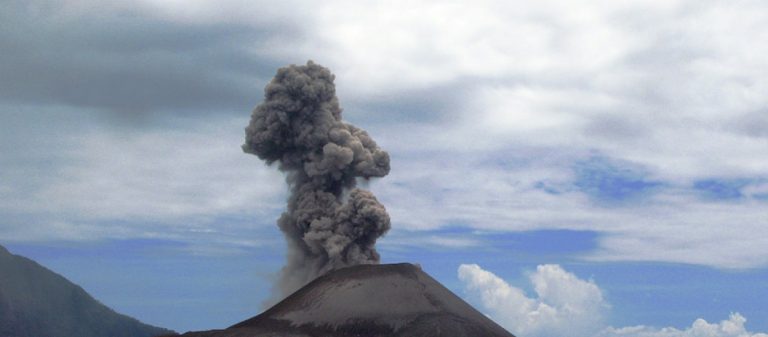 Ινδονησία: Ξύπνησε το Κρακατόα