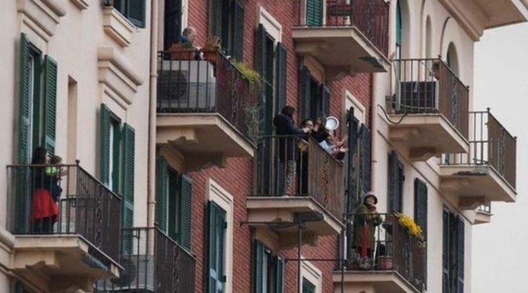 Κοροναϊός : Κλεισμένα στο σπίτι πέντε εβδομάδες τα παιδιά στην Ισπανία – Ανησυχία για την υγεία τους