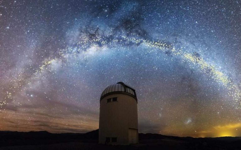 Νέα «αιρετική» έρευνα για το σύμπαν με επικεφαλής νεαρό Έλληνα αστροφυσικό