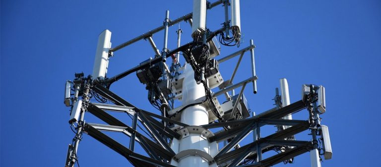Μαζικές επιθέσεις κατά του δικτύου 5G στην Βρετανία – Παρανάλωμα του πυρός πάνω από 50 κεραίες