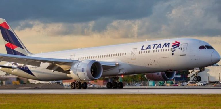 Καταρρέει μία από τις μεγαλύτερες αεροπορικές της Ν.Αμερικής – Υπέβαλε αίτημα πτώχευσης