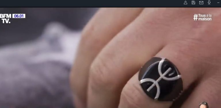 Ο ασθενής 0 της Γαλλίας κάτι φοράει στο χέρι του.Δειτε ολοι απο 0.57 του βιντεο