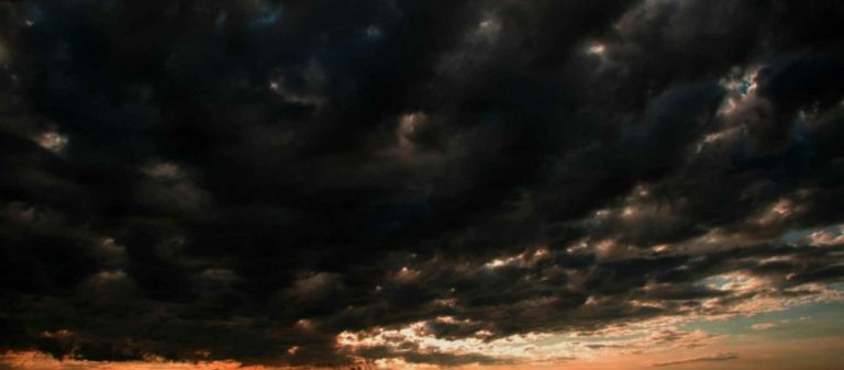 Τρομακτικό φαινόμενο στο Πεκίνο: “Νύχτωσε” ο ουρανός μέρα μεσημέρι! (ΒΙΝΤΕΟ)