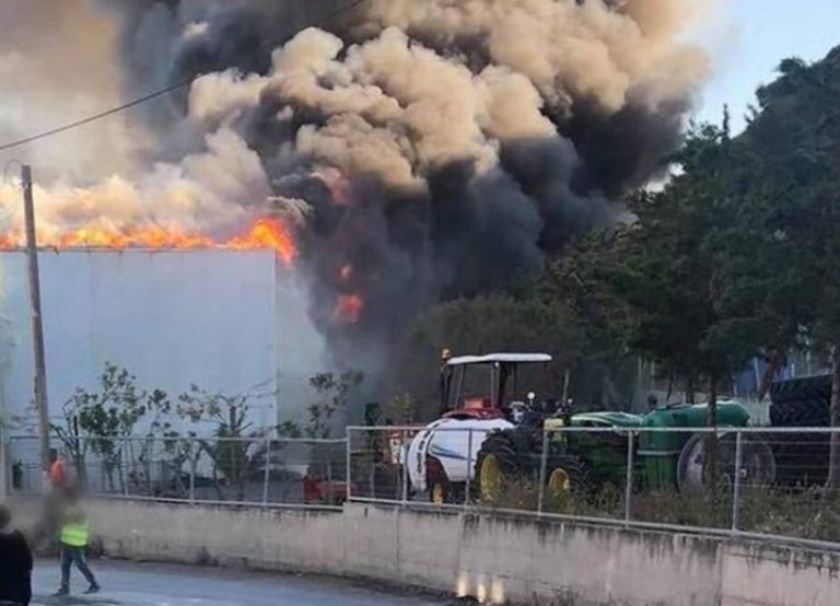 Κρήτη: Υπό μερικό έλεγχο η φωτιά στο εργοστάσιο ελαιολάδου στο Ηράκλειο