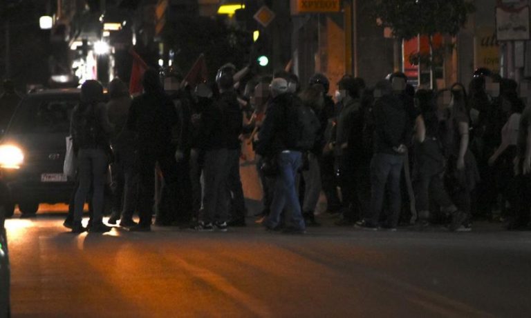 Νέα νύχτα επεισοδίων: Ενδεχόμενο απαγόρευσης της κίνησης στους δρόμους από τις 9