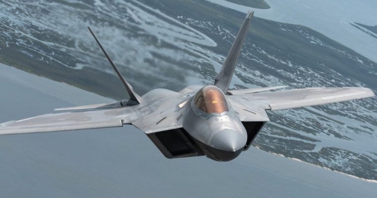 Συντριβή μαχητικού F-22 στη Φλόριντα των ΗΠΑ - Κατοχικά Νεα