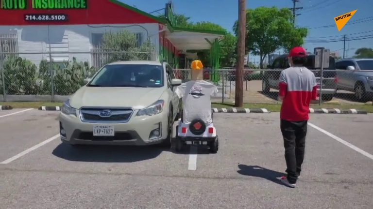 Αυτοκίνητο – ρομπότ «σερβίρει» στους οδηγούς μεξικανικές νοστιμιές