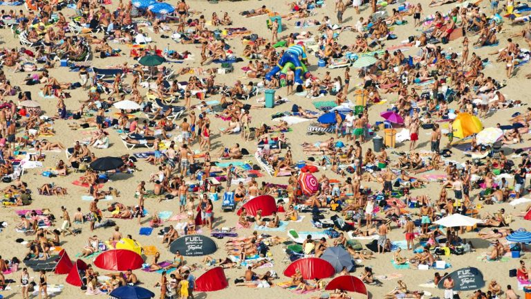 Εικόνες της απαγορευμένης κανονικότητας