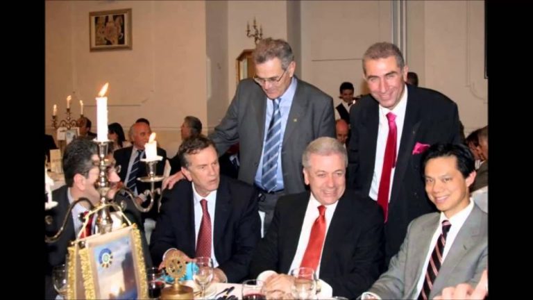 "Θα σε εμβολιάσω-Δεν θα σε εμβολιάσω-Θα σε εμβολιάσω-Δεν θα σε…