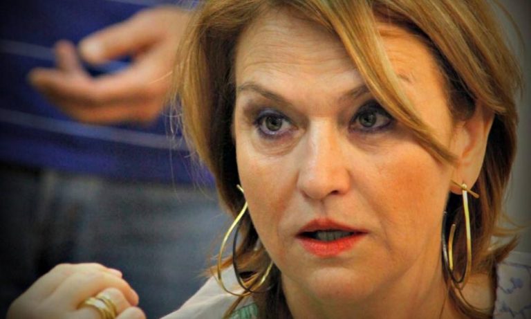 ΤΟ ΕΧΕΙ ΠΑΡΕΙ ΕΡΓΟΛΑΒΙΑ… Εξοργισμένη η Ρεπούση με τον Αγιασμό και τις Εικόνες