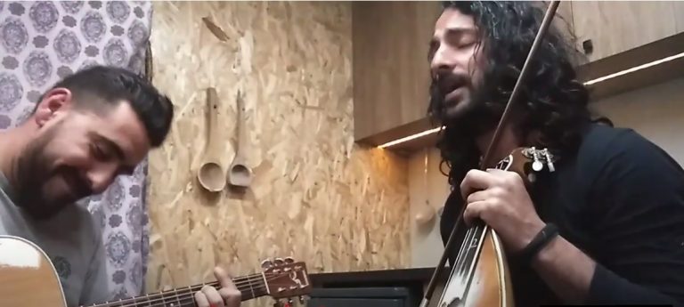 Δεσμώτη άνθρωπε Προμηθέα Ξύπνα .