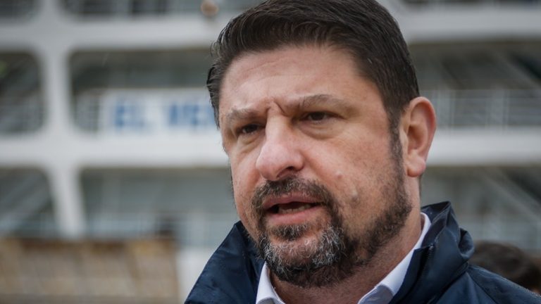 Γυναίκα μπουγέλωσε τον Νίκο Χαρδαλιά στη Θεσσαλονίκη και συνελήφθη