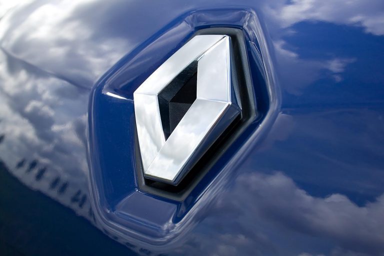 Renault: Περικόπτει 1.500 θέσεις εργασίας στη Γαλλία