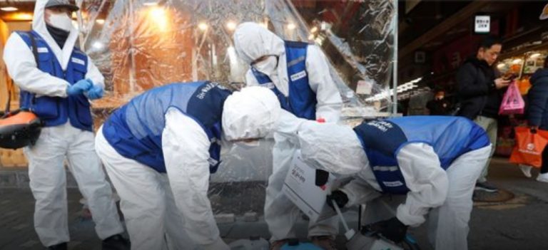 Ο ρουμανικός Τύπος ξεσκεπάζει τη συνωμοσία του κοροναϊού