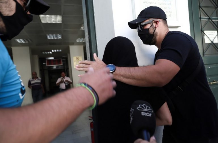 Βιτριόλι: Σοκαρισμένος ο 40χρονος που στάθηκε η αφορμή για την επίθεση στην Ιωάννα – Είναι θύμα λέει ο δικηγόρος του (video)