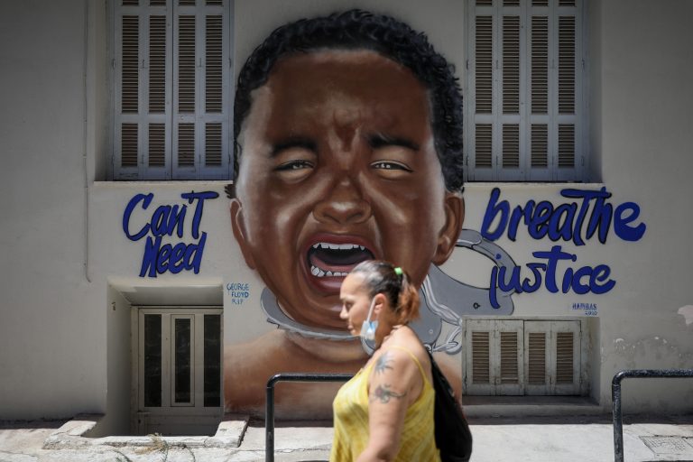 Η Αθήνα τιμά τον Τζορτζ Φλόιντ μέσα από ένα εντυπωσιακό γκράφιτι