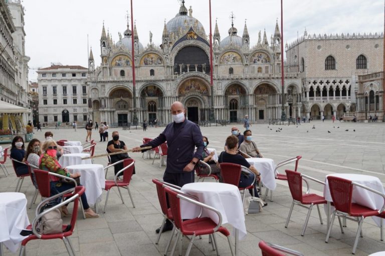 Κορονοϊός: Νέα αύξηση στον αριθμό νεκρών και κρουσμάτων στην Ιταλία