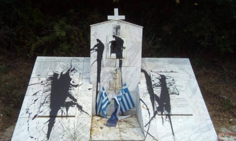 ΝΤΡΟΠΗ! Βεβήλωση του μνημείου των 32 πεσόντων στην Χαβαρόβρυση: Έσπασαν το σταυρό και έριξαν μπογιά……