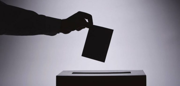 Αφαιρούν με τροπολογία τα εκλογικά δικαιώματα