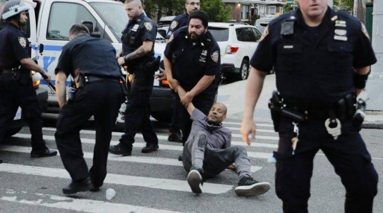 ΗΠΑ: Το Κολοράντο επικύρωσε νομοσχέδιο που καταργεί την ασυλία των αστυνομικών