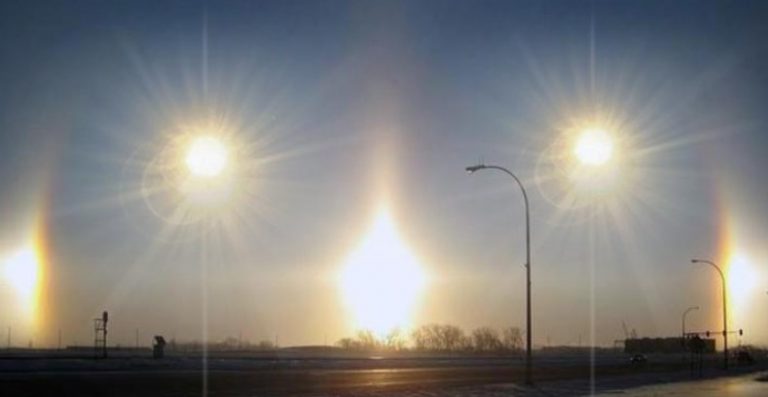 5 Ήλιοι εμφανίζονται στον ουρανό πάνω από την Ακτή του Ελεφαντοστού.Σημάδια των τελικών χρόνων;