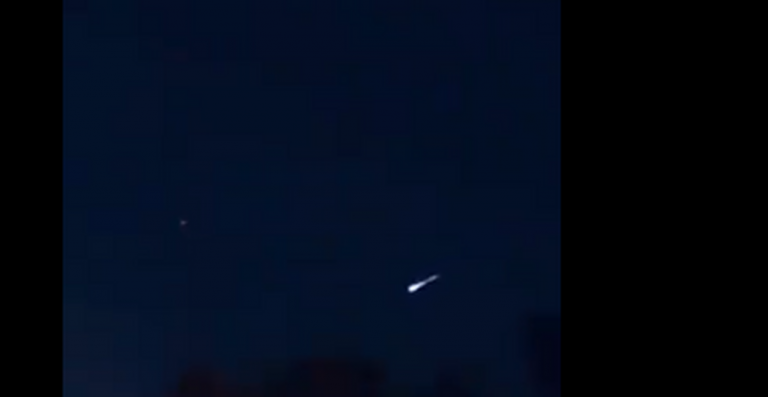 Έγινε Η Νύχτα… Μέρα: Μυστηριώδης «Μπάλα Φωτιάς» Πέφτει Από Τον Ουρανό